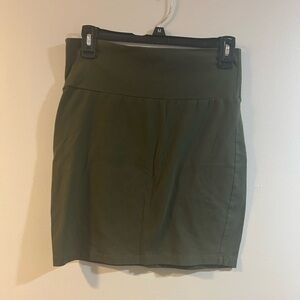 Charlotte Russe fitted stretch above knee size Large green skirt